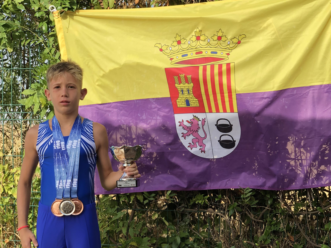 El joven torrejonero Mateo Bermejo logra dos medallas de bronce y una de plata en el Campeonato Nacional Base de gimnasia artística