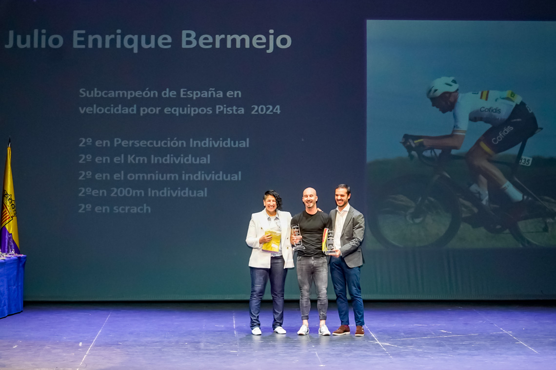 Gala del Deporte 2024 - Mejor deportista con diversidad masculino - Julio Enrique Bermejo - Recoge el premio Christian Silva