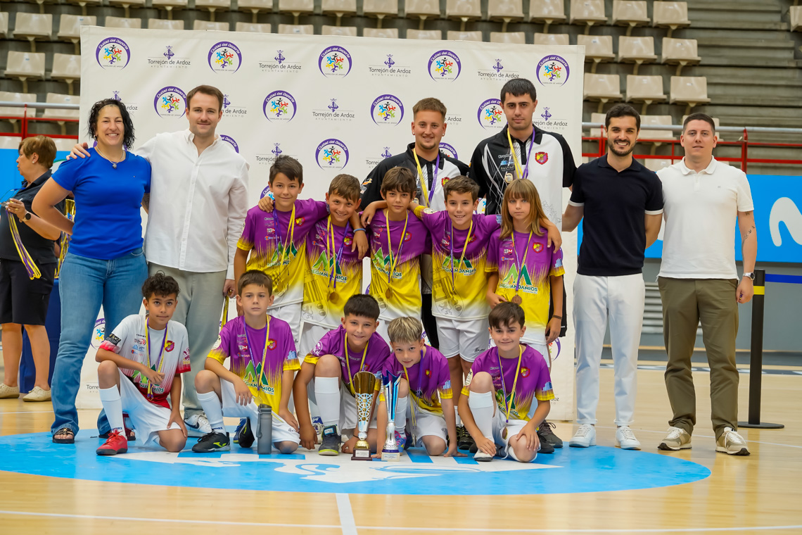 Entrega de trofeos temporada 2024-2025 - Fútbol sala categoría benjamín