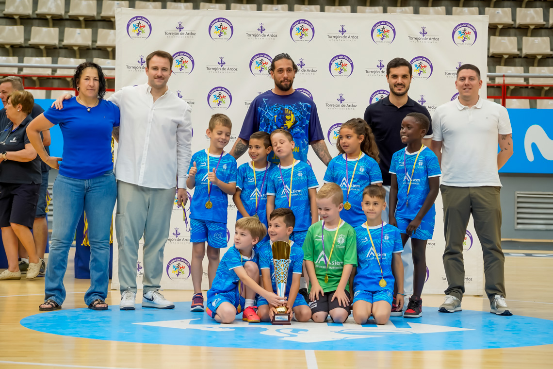 Entrega de trofeos temporada 2024-2025 - Fútbol sala categoría prebenjamín