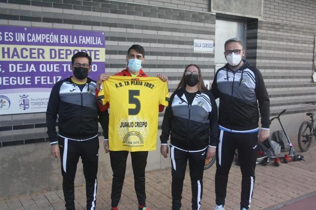 El club de fútbol AD La Plata-TR82 organizó unas charlas de motivación para sus jugadores con varios deportistas destacados de Torrejón de Ardoz  