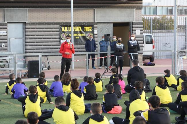 El club de fútbol AD La Plata-TR82 organizó unas charlas de motivación para sus jugadores con varios deportistas destacados de Torrejón de Ardoz  