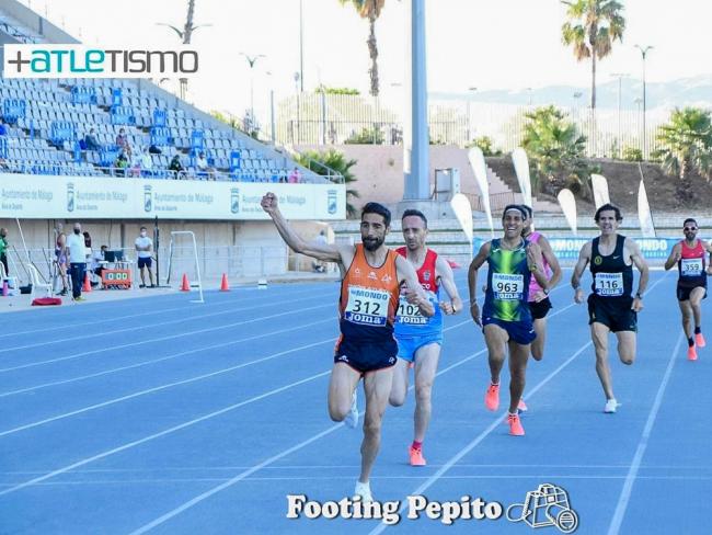 Juan José Crespo, tricampeón mundial de atletismo y concejal de Seguridad y Protección Civil del Ayuntamiento de Torrejón de Ardoz, revalida sus títulos de campeón de España de 800 y 1.500 metros en +45 años 