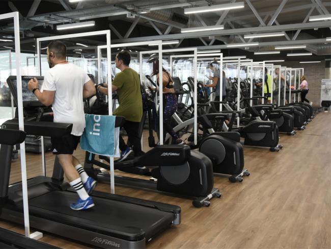 Inaugurado oficialmente el Centro Deportivo-Spa Inacua que cuenta con una superficie construida de 5.500 metros cuadrados y entre otras instalaciones tiene piscina de invierno y verano, sala de Fitness, zona Termal, vestuarios y salas de clases colectivas