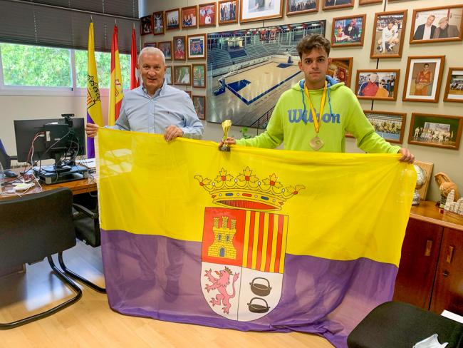 El torrejonero Alonso Rodríguez, campeón de España de pádel junior y de selecciones autonómicas sub-18