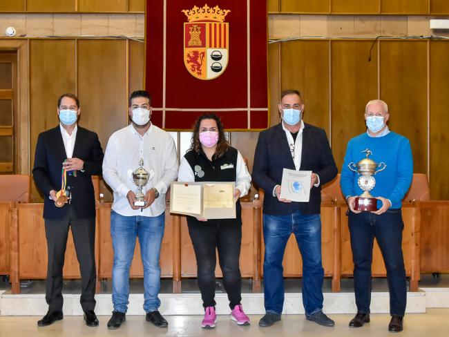 El alcalde, Ignacio Vázquez, recibió a la torrejonera Jennifer López por su gran trayectoria en petanca en la que ha logrado numerosos éxitos