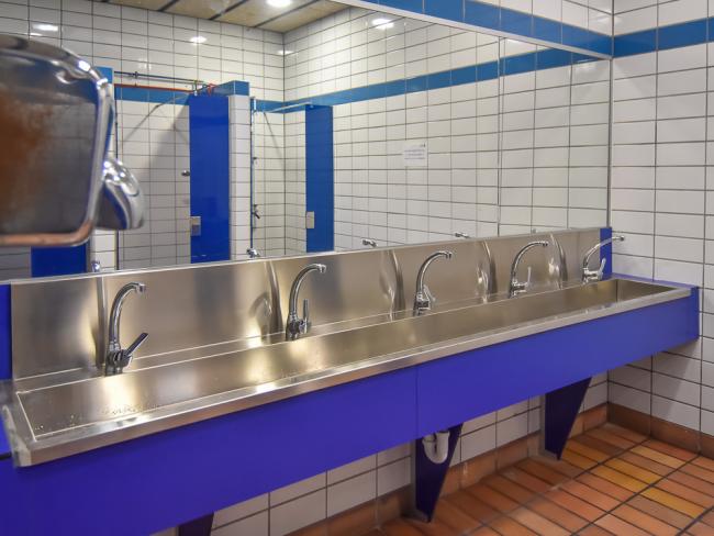 La 6ª fase del Plan de Adecuación y Mejora de Instalaciones Deportivas permite reformar los vestuarios del Complejo Deportivo Londres, una de las instalaciones deportivas más utilizadas de la ciudad