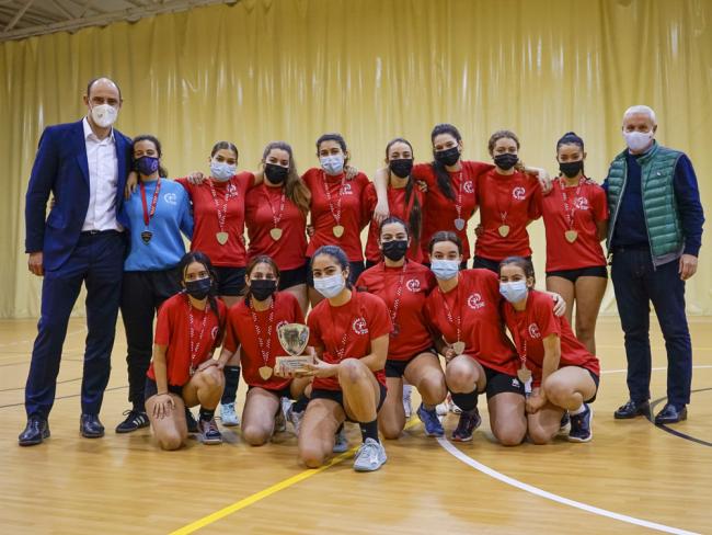 Los equipos del Club Balonmano Torrejón recibieron sus trofeos por los éxitos de la temporada 2021-2022