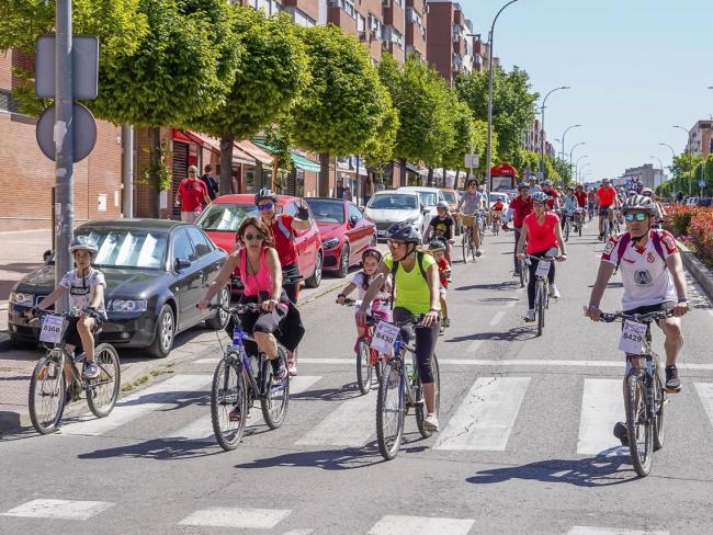 El “Día de la Bici” de Torrejón de Ardoz volvió a llenar las calles de la ciudad de familias y jóvenes  