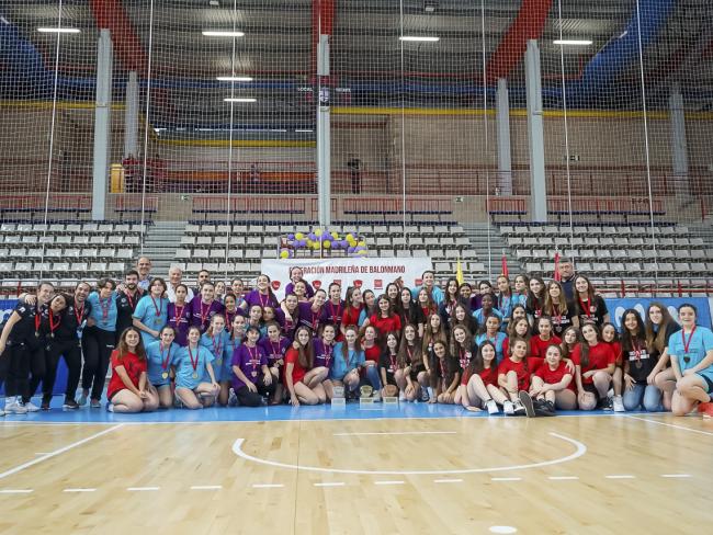Equipo infantil femenino del Balonmano Torrejón