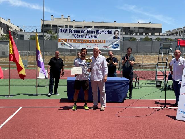 Luis Diego Chávez, campeón de la XXV edición del Memorial César Álvarez de tenis, uno de los torneos con más prestigio del Corredor del Henares