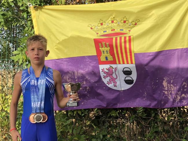 El joven torrejonero Mateo Bermejo logra dos medallas de bronce y una de plata en el Campeonato Nacional Base de gimnasia artística