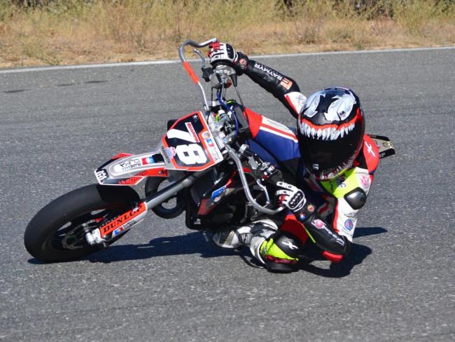 El joven torrejonero, Álvaro González, medalla de bronce en la clasificación general del Campeonato de España de motociclismo en la categoría de Supermoto 65cc Road