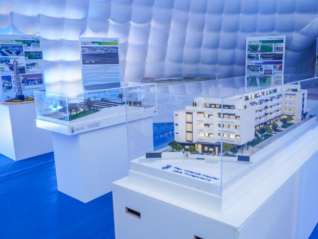 El nuevo “Plan Ciudad Torrejón: Torrejón Tiene + Futuro” cuenta con 55 iniciativas para impulsar el futuro más inmediato de la ciudad, esta exposición se puede visitar en el Parque Rosario hasta el próximo martes, 14 de febrero