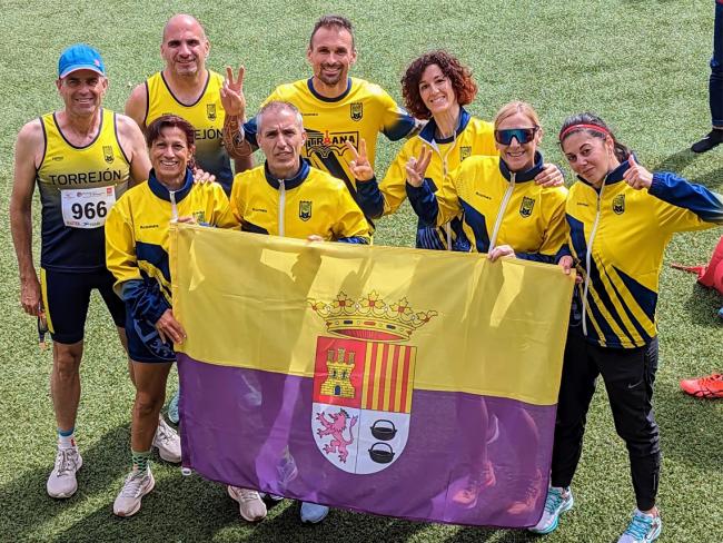 La torrejonera Eva Marie Pauline Mendy Oeillet, del Club Atletismo Torrejón, campeona de Madrid de triatlón sub-14 en categoría D