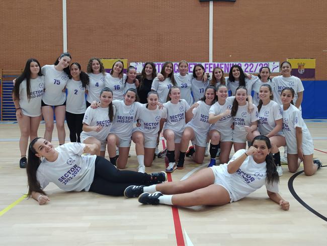 El equipo cadete femenino del Balonmano Torrejón, subcampeón de Madrid