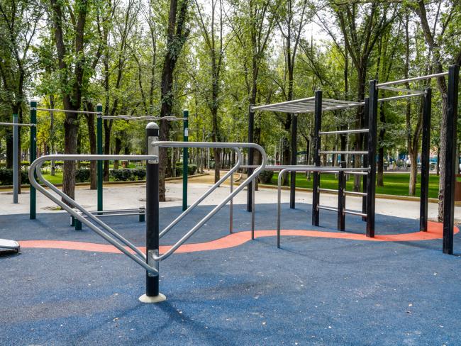 Nuevos aparatos de calistenia en el Parque Veredillas