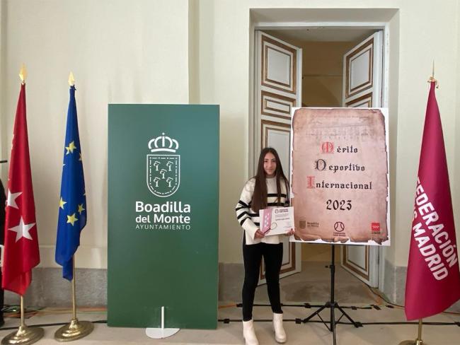 Carlota Luján recibió un diploma por parte de la Federación de Tenis de Madrid  
