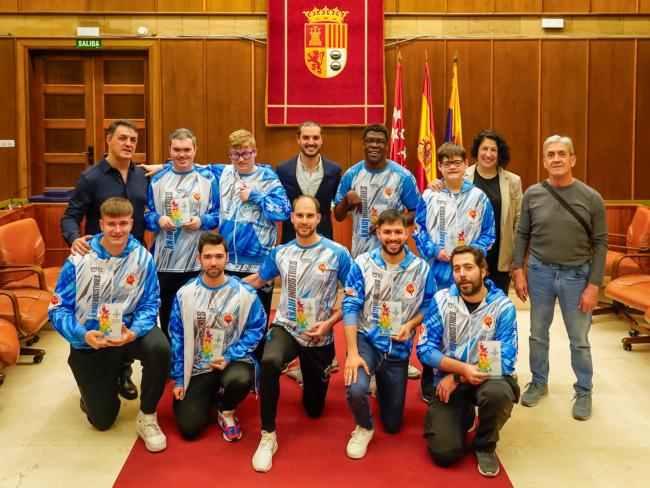 El alcalde, Alejandro Navarro Prieto, homenajea a 31 deportistas torrejoneros por sus éxitos más recientes