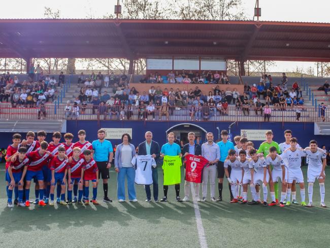 Homenaje al concejal de Deportes, José Miguel Martín Criado, antes del comienzo del Torneo Ciudad de Torrejón con el partido entre la AD Torrejón CF y el Real Madrid