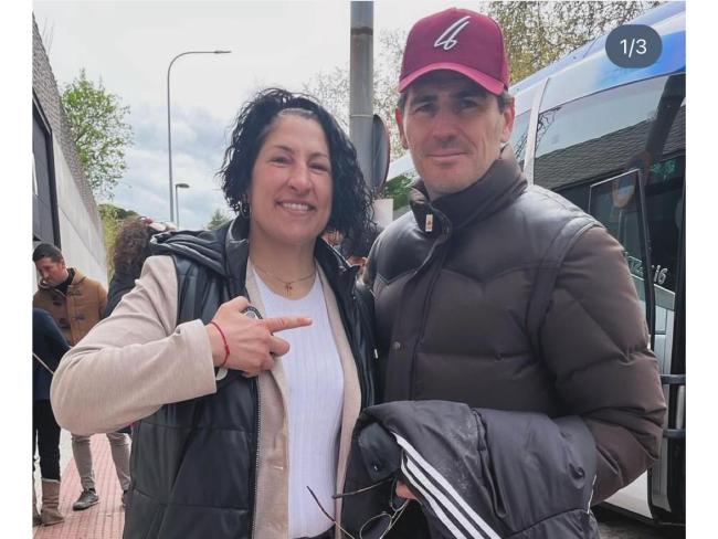 Íker Casillas, campeón del mundo y de Europa con la selección española de fútbol, junto a la concejala de Turismo, Miriam Gutiérrez