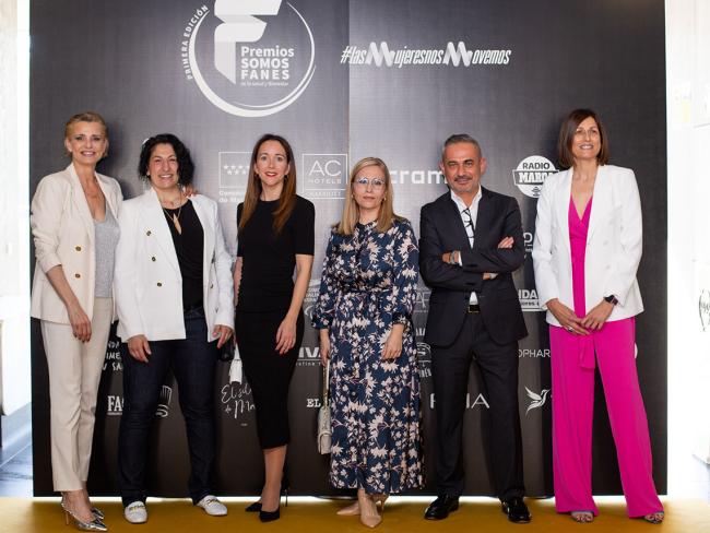 Miriam Gutiérrez, junto a Coral Bistuer y otras personalidades en la gala de entrega de premios