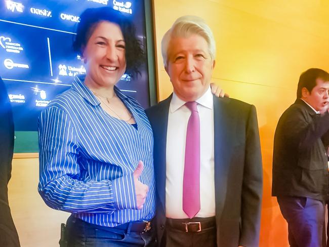 La concejala de Turismo, Miriam Gutiérrez, junto al presidente del Atlético de Madrid, Enrique Cerezo