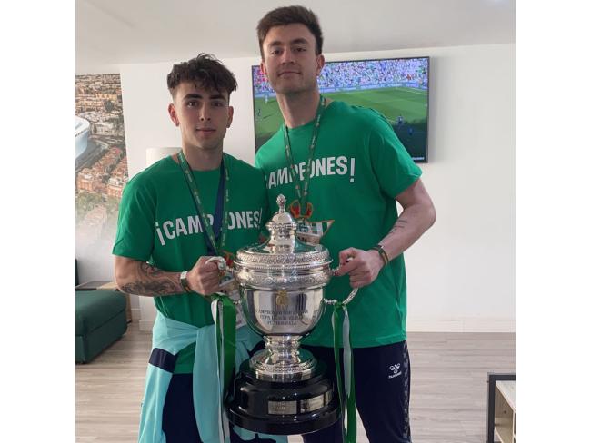 Jorge Carrasco y Raúl Sánchez con la Copa del Rey