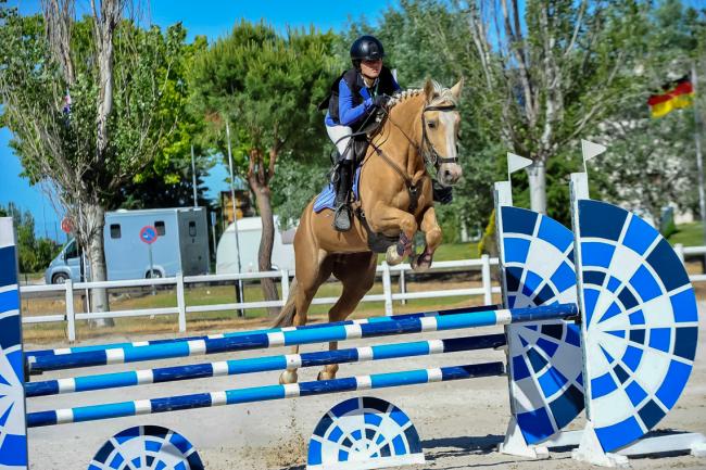  Martina Cabañas durante la prueba de salto de obstáculos
