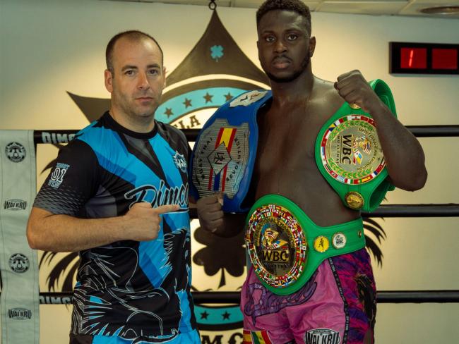 David Guerra junto a Jean Simon Mendes, aspirante al mundial WBC de muay-thai