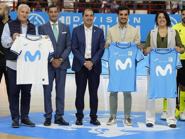 De izquierda a derecha: José Miguel Martín Criado, concejal de Deportes y Movilidad, José Manuel Saorín, presidente de Movistar Inter FS, José Carlos Delgado, director general del club, Alejandro Navarro Prieto, alcalde de Torrejón de Ardoz, y Miriam Gutiérrez, concejala de Turismo