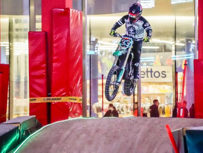 Torrejón de Ardoz cuenta en Oasiz Madrid con Motocrossity, el primer circuito de motocross indoor del mundo
