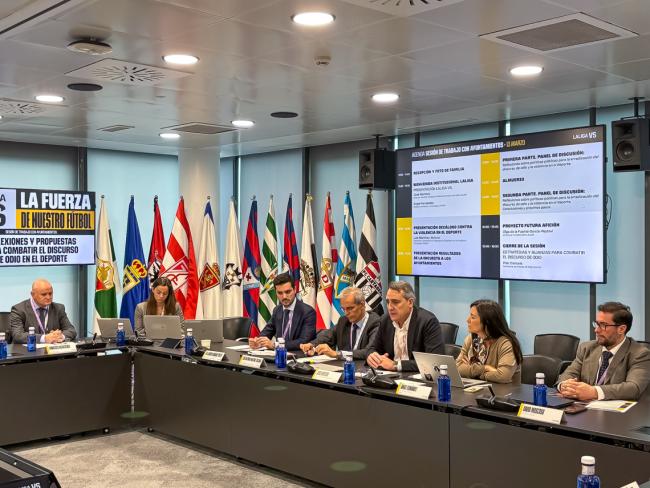 El alcalde, Alejandro Navarro Prieto, asistió como presidente de la Comisión de Deportes de la FEMP, en la Liga Nacional de Fútbol Profesional