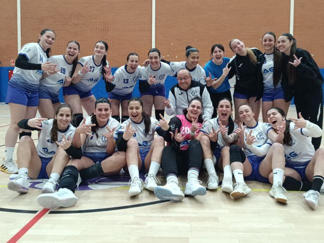 Equipo femenino de 1ª Nacional del Aginteco Balonmano Torrejón, campeón de la fase regular