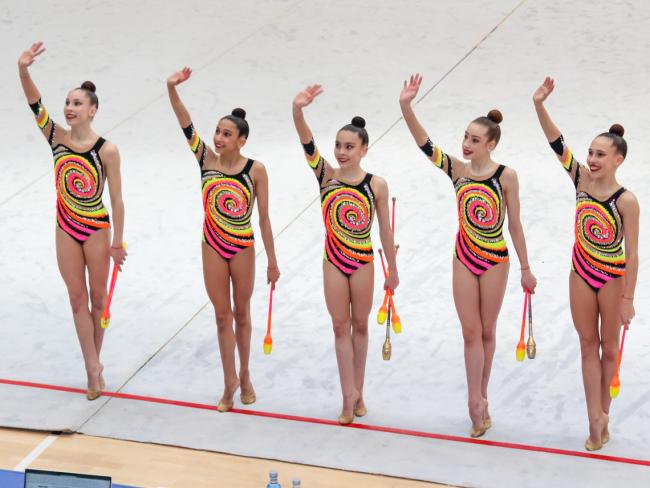 Equipo español junior de gimnasia rítmica que realizó una exhibición durante el torneo