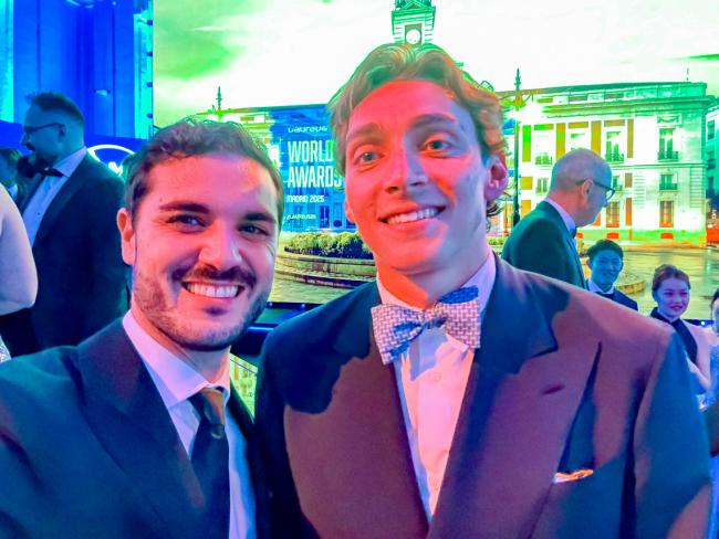 Alejandro Navarro junto a Armand ‘Mondo’ Duplantis, Mejor Deportista Masculino