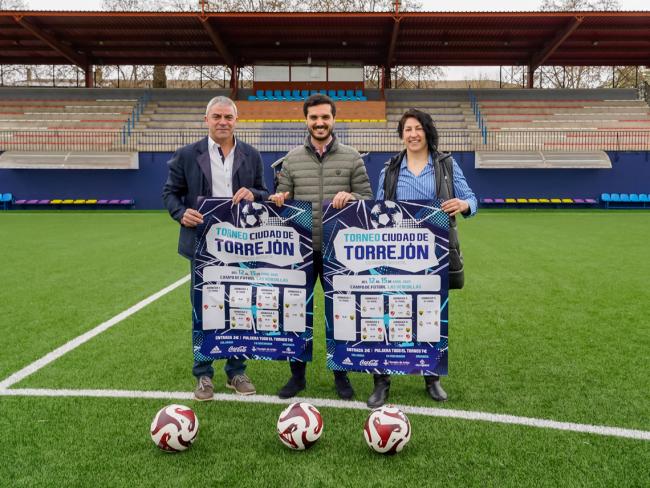 De izquierda a derecha: Manolo Sanchis, Alejandro Navarro Prieto y Miriam Gutiérrez