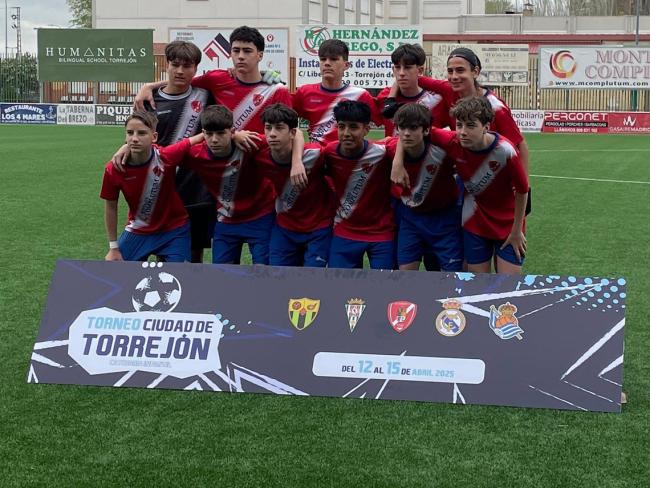 Equipo infantil de la AD Torrejón CF que está disputando el Torneo Ciudad de Torrejón