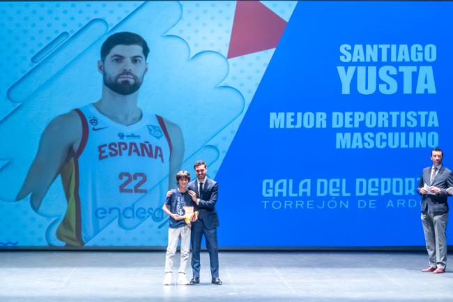 Mejor Deportista Masculino – Santiago Yusta García (Recogen el premio en su nombre)