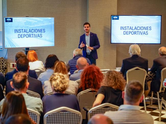 El alcalde, Alejandro Navarro Prieto, defendiendo la candidatura de Torrejón de Ardoz