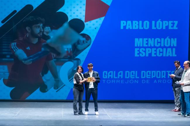 Mención Especial -Pablo López