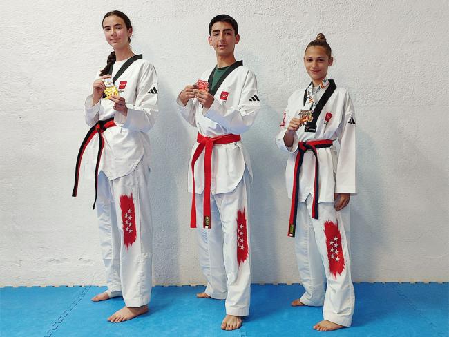 De izquierda a derecha: Zoe Fernández, Martín Mimoso y Alba Alonso 