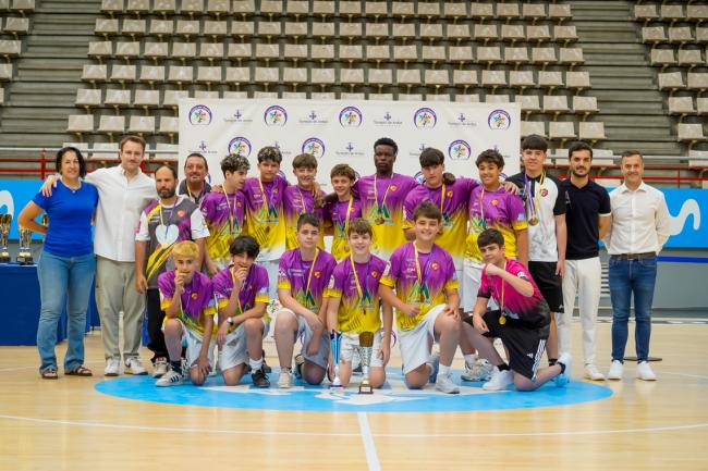 Premiados de las competiciones locales de fútbol sala categoría infantil de la temporada 2024-2025