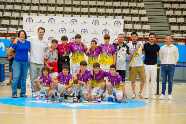 Premiados de las competiciones locales de fútbol sala categoría infantil de la temporada 2024-2025