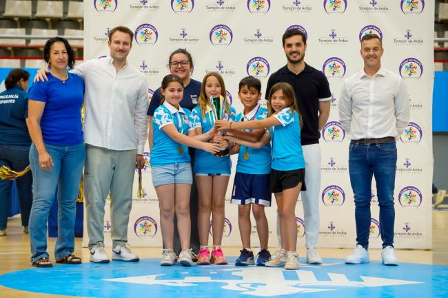 Premiados de las competiciones locales de voleibol categoría benjamín de la temporada 2024-2025