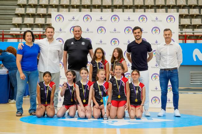 Premiados de las competiciones locales de voleibol categoría benjamín de la temporada 2024-2025