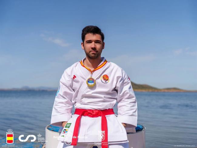 Adrián Vallejo, campeón de la Copa de España de karate playa