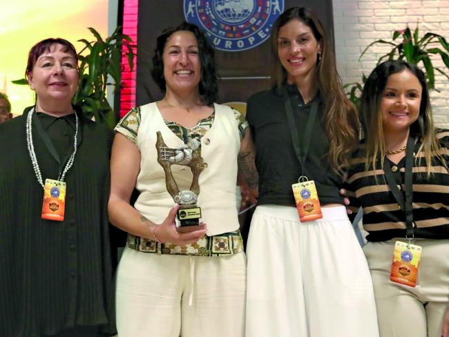 La campeona del mundo de boxeo y concejala de Turismo del Ayuntamiento de Torrejón de Ardoz, Mirian Gutiérrez junto a otras estrellas del boxeo nacional, en el acto que se enmarca dentro de la Convención Regional Europea de la World Boxing Association (WBA)