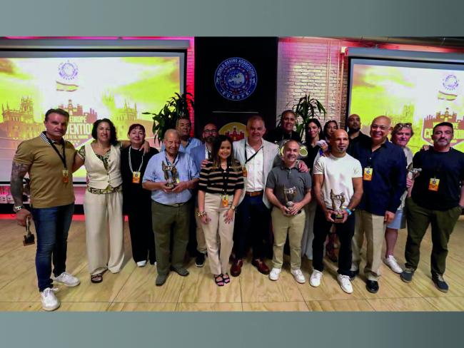 La campeona del mundo de boxeo y concejala de Turismo del Ayuntamiento de Torrejón de Ardoz, Mirian Gutiérrez junto a otras estrellas del boxeo nacional, en el acto que se enmarca dentro de la Convención Regional Europea de la World Boxing Association (WBA)