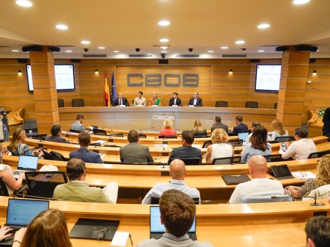 La cita tuvo lugar el pasado 3 de septiembre en la sede de la Confederación Española de Organizaciones Empresariales (CEOE)